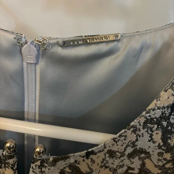 Elie Tahari Silver and Blue Metallic Shimmer Stefana Sheath Dress Size 4 - Picture 8 of 9